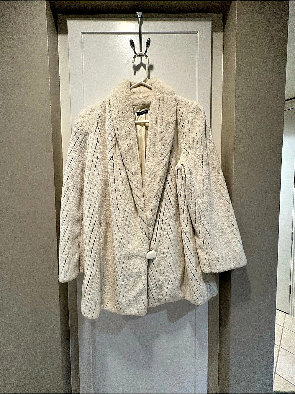 Vintage Cream Faux Fur Shawl Collar Jacket
